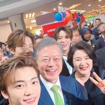 이 사진 왤케 <b>이질적</b>이지..