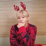 <b>머리</b><b>염색</b>하고 크리스마스 브이앱한 김우석
