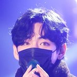 뷔 이짤 진심 신비로운듯