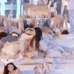 언니들 따라서 <b>원영</b>이도 발길질