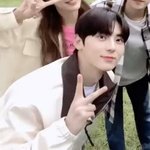 다 조용히하고 황민현 상견니 커버 <b>보셈</b>