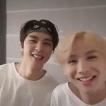 [NCT] 쟈니, 정우 보라색이야 뷔앱 <b>바이브</b> 왜케 간지러워 ㅎㅎ