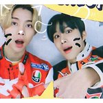 [NCT정우] ㅋㅋㅋㅋ김정우 또 얼굴에 <b>수염</b> 그렸어