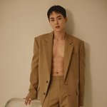 시우민은 군대 갔다와도 얼굴이 그대로네