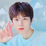 김우석 진짜 예쁘게 생긴거 같아