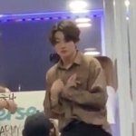 전정국 <b>손목</b> 꺾인 사진 있냐