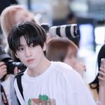 [펜타곤] <b>무대위</b>에서 개쎄게 생겨서는