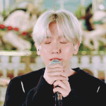백현이 <b>앞니</b> 보이는 거 넘 귀여움