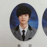 [댓글부탁해] 야 너네 <b>송강</b> 졸업사진 봤냐....?