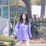 이런 옷은 밑에 <b>반바지</b> 입은거야?