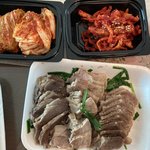 보쌈 먹는 중