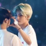 김태형이 준 하트 들고 가는 전정국