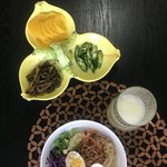 쫄면과 <b>호떡</b>