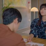 최수영 런 온 오리스 <b>손목</b> 시계 이쁘다 독특하네