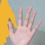 [댓글부탁해] 내 <b>손목</b> 두꺼운 편임?