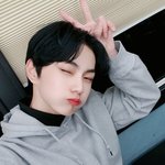 꾸진 갤럭시폰 쓰는 남자가 왤케 좋지