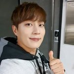 팬이 쓴 편지 읽는 아이돌 눈물 왈칵