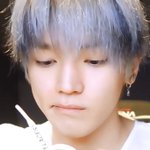 [NCT] 태용이 사진으로 <b>그립</b>톡 만들려 하는데