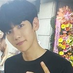 백현 <b>일반</b>카메라에서