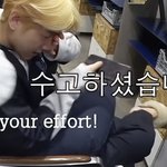 [EXO] 근데 백현이 이 <b>슬리퍼</b> 진짜 자주 신네