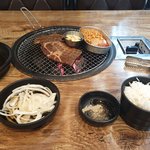 <b>혼자서</b> 고기먹으러왔다