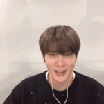 재현 <b>영통</b> 피곤해보이는데