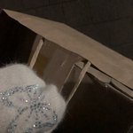 <b>이밤</b>에 택배보내러가는듕