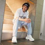 <b>현진</b> 흑발 미쳤냐