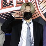 봐 위로만 보면 괜찮음 <b>와이</b>셔츠에 어쩌고라
