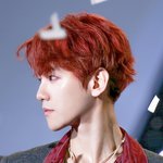 변백현 <b>턱선</b>이 그냥 매-끈임