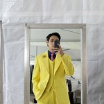 뷔가 <b>각</b>잡고 찍으니 단무지슈트도 멋<b>짐</b>