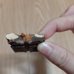 초콜릿에 <b>아몬드</b> 있다