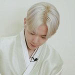 <b>변백현</b> 떡 좋아하는 거 진짜 귀엽다