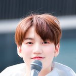 애들아 사실 내 최애 오늘 생일이었어