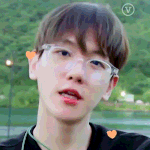 <b>변백현</b> 이런 안경도 디게 잘 어울림