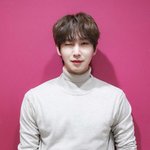 [펜타곤] 고<b>신원</b> 옷 어깨라인 삐져나온ㄱㅓ