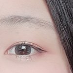 <b>내</b> <b>눈</b> 누구 닮은 것 같아?