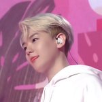백현이 이쁜거 볼<b>랭</b>?