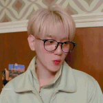 <b>너드</b> 백현 꼬옥 안아주면되