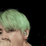 방탄<b>팬</b> <b>뷔</b><b>팬</b>들아 이 머리색깔 언제인지 좀 알려주라