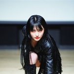 <b>서늘</b>하고 날카로운 매력에 취할 아이돌