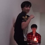 [NCT즌] 우리 재민이잼민이시절부터단정하게<b>큰손</b>으로케이크가리는거설레요님