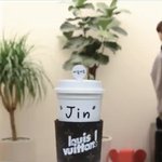 루이비통이 방탄한테 미숫<b>가루</b> 선물한거임?