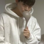 아 돌았나 ㅋㅋㅋ 케이크 <b>주걱</b>으로 퍼먹어