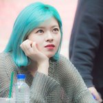 <b>오묘</b>하게 신비로움 깔려있는 여돌
