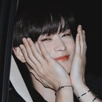 팔에안으로굽어서그런게아니라이주연진짜<b>착함</b>