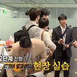 그알<b>PD</b> 책상에 있는 배우 사진