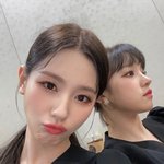 [모두드루와] 멤버한테 기본<b>카메라</b>로 <b>셀카</b>찍는 법 배우는 중인 우기...