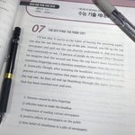 이판녀(17) 공부중임 <b>볼펜</b> 추천해줌