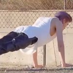 <b>알엠</b> 근육 엄청 붙었구나